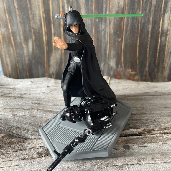 NWT Star Wars, the Mandalorian, a Jedi returns Disney Christmas tree ornament - Picture 4 of 10